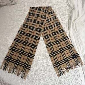 Burberry × Vintage Burberry Lambswool Scarf Made England 90s Small Hole Unisex